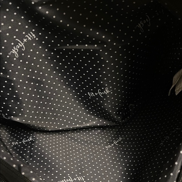 Fit and Fresh Black Quilted Tote/ insulated lunch bag with 6 storage containers - Picture 9 of 10